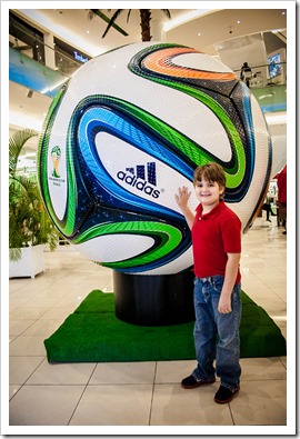 Foto 7 - El niño Gabriel Fernández mostró su pasión por el fútbol.